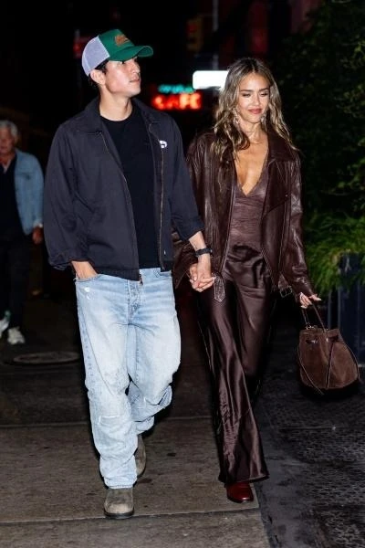 Jessica Alba công khai hẹn hò